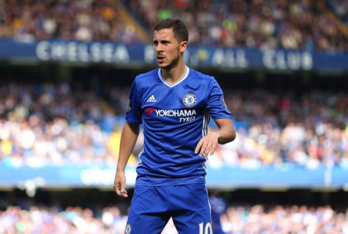 Eden Hazard, uno de los jugadores pretendidos por el Real Madrid, ha confirmado que renovará con el Chelsea, según el Mirror. Al ser cuestionado sobre si continuará en el equipo inglés, respondió en declaraciones exclusivas a este: 'Sí. Creo que Courtois primero. Y entonces firmaré yo'.