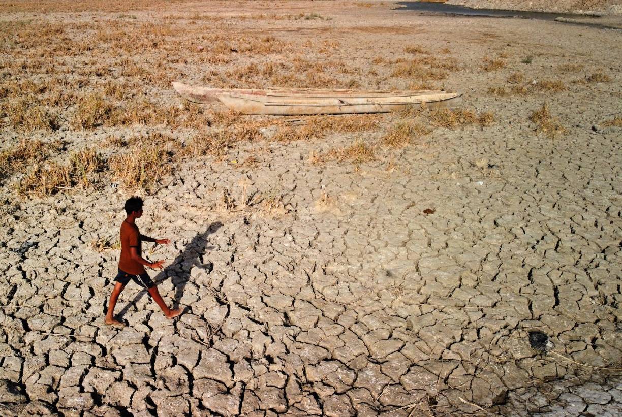 Grandes zonas de lo que una vez fueron los pantanos de Huwaizah, en la frontera con Irán, ahora están secos y su vegetación amarillenta. El mismo panorama se observa en los pantanos de Chibayish, un popular destino turístico en el sur de Irak.