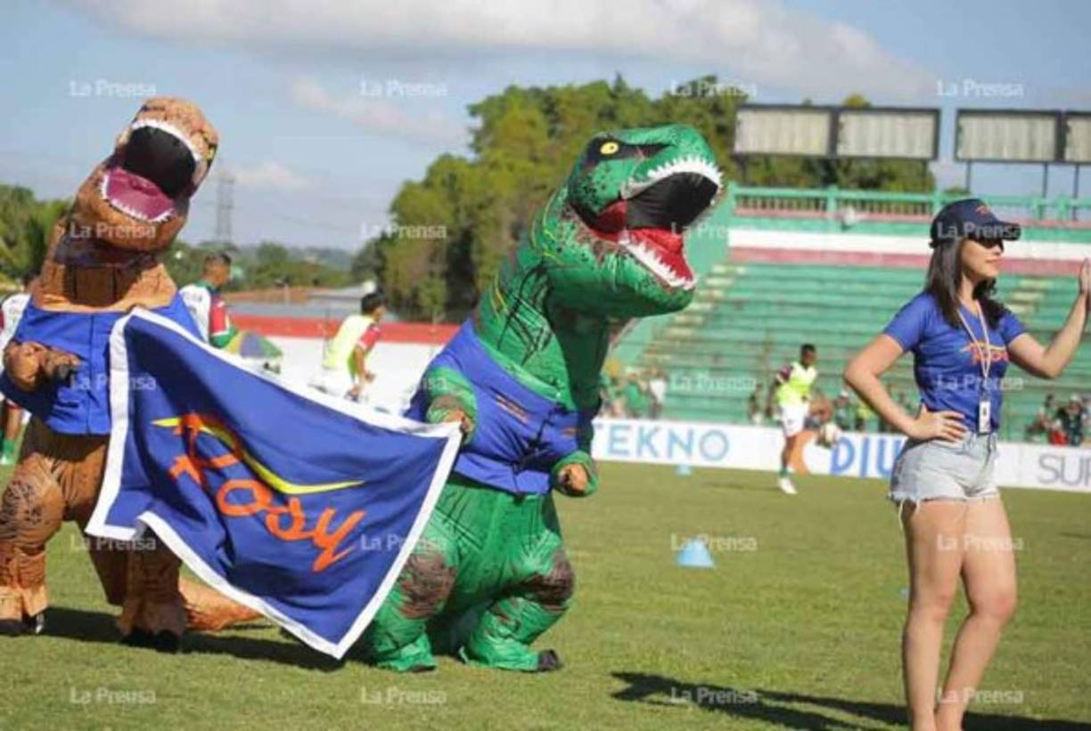 Al inicio se pensó que los aficionados no iban a llegar, pero al final fue una buena recaudación. Así estaba el estadio una hora antes de iniciar el juego.