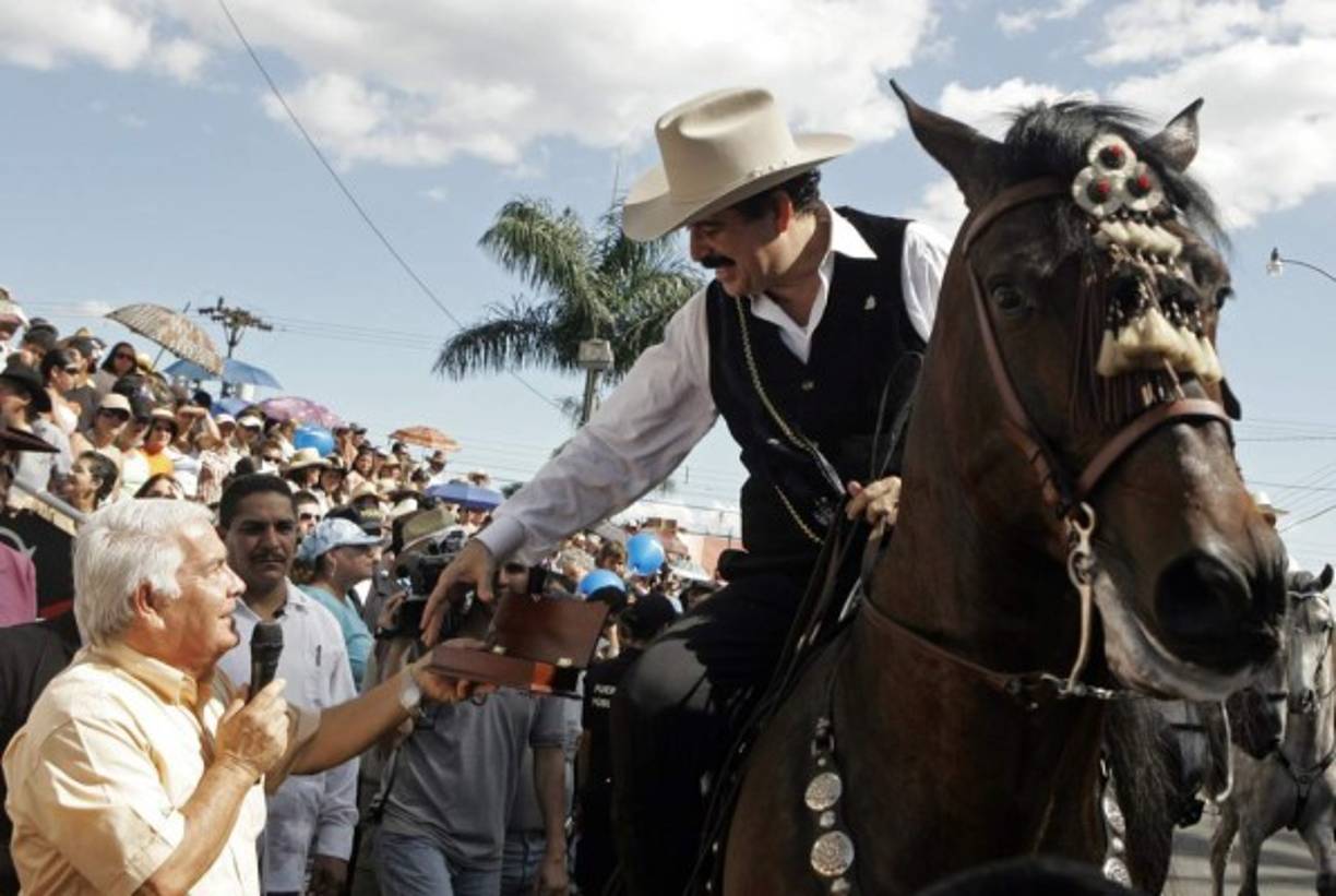 Durante su mandato Zelaya fue cuestionado por sus lujos entre ellos los caballos.