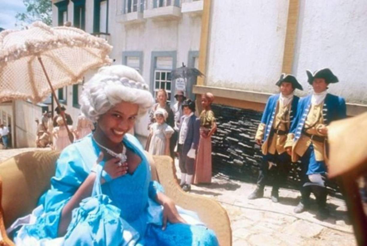 La historia narra la vida de una hermosa y sensual exclava que provocó gran revuelo en la sociedad tras enamorarse de el Comendador João Fernandes de Oliveira.