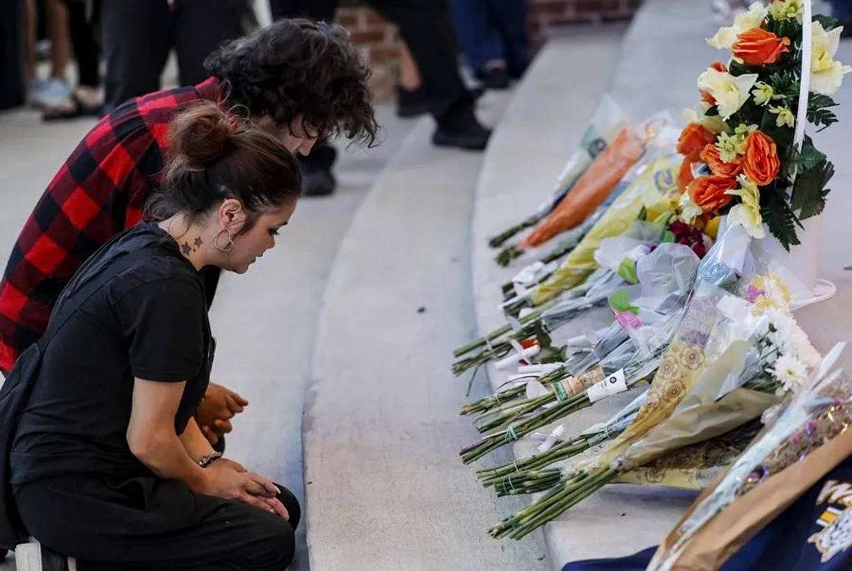 En el tiroteo, perpetrado con un arma del mismo tipo del fusil semiautomático AR-15, resultaron heridas nueve personas, ocho alumnos y un profesor, todas en proceso de recuperación, según las autoridades.