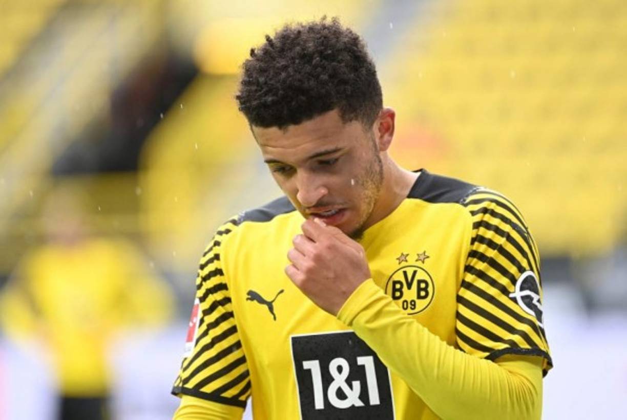 El mediocampista Jadon Sancho y el Manchester United ya habrían llegado a un acuerdo para llegar al cuadro inglés en la próxima campaña. De momento el Borussia no tiene una oferta oficial del United por su jugador pero el entorno de Sancho espera que abandone la Bundesliga tras cuatro años allí. Foto AFP.