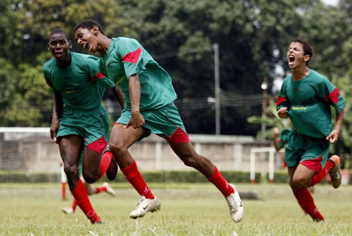 Choco Lozano no tuvo la oportunidad deseada en las categorías inferiores del Marathón y por lo tanto pasó al Platense Júnior y el Olimpia inmediatamente puso sus ojos en él.