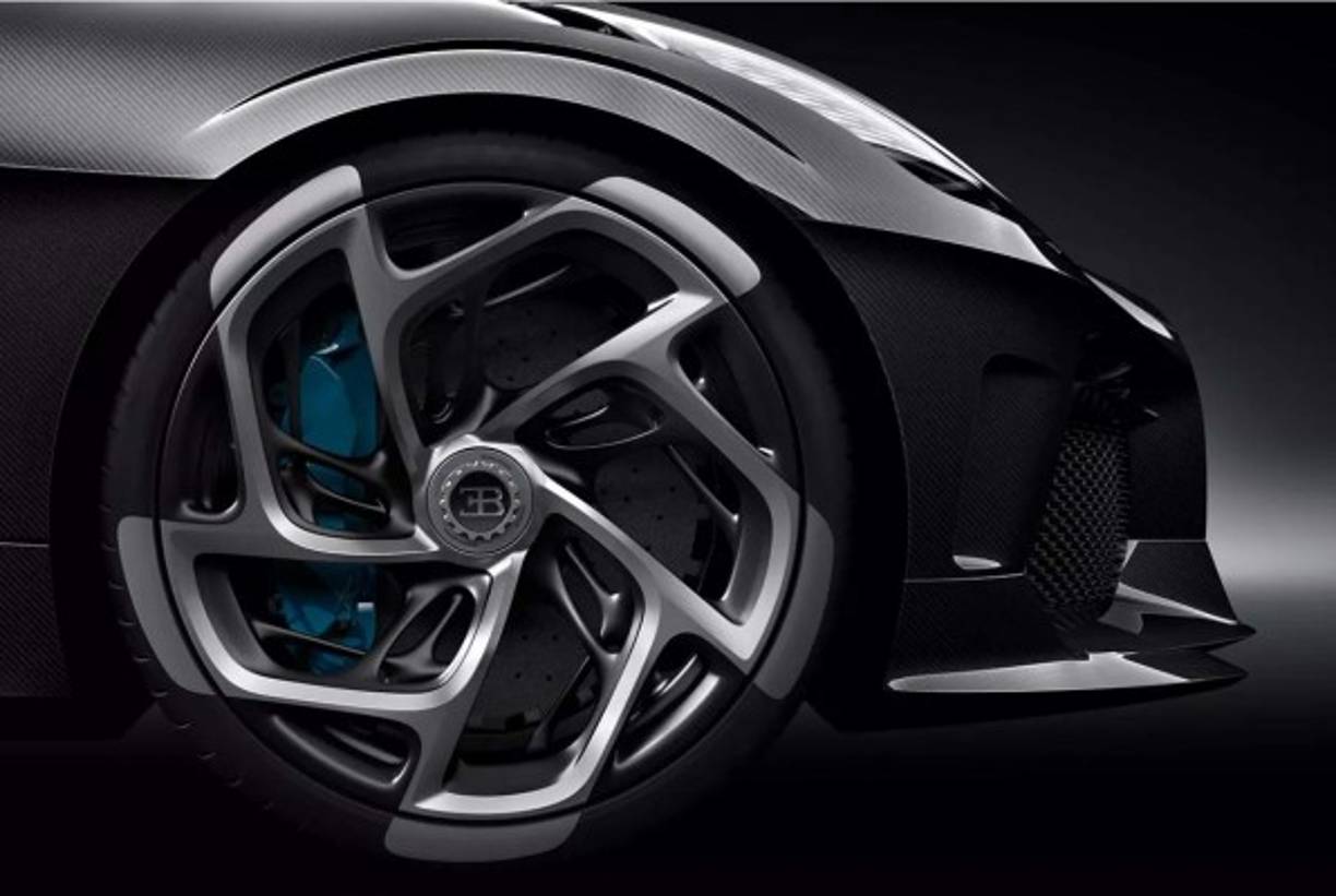 Las ruedas ejemplifican la apariencia potente del coche. Se utilizó un programa especial para calcular el grosor óptimo del material para las llantas de aleación durante la construcción.