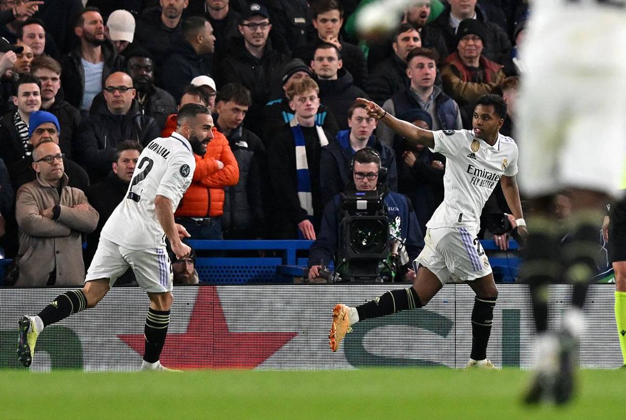 Rodrygo Goes corre a celebrar su gol para el 0-1 del Real Madrid contra el Chelsea.