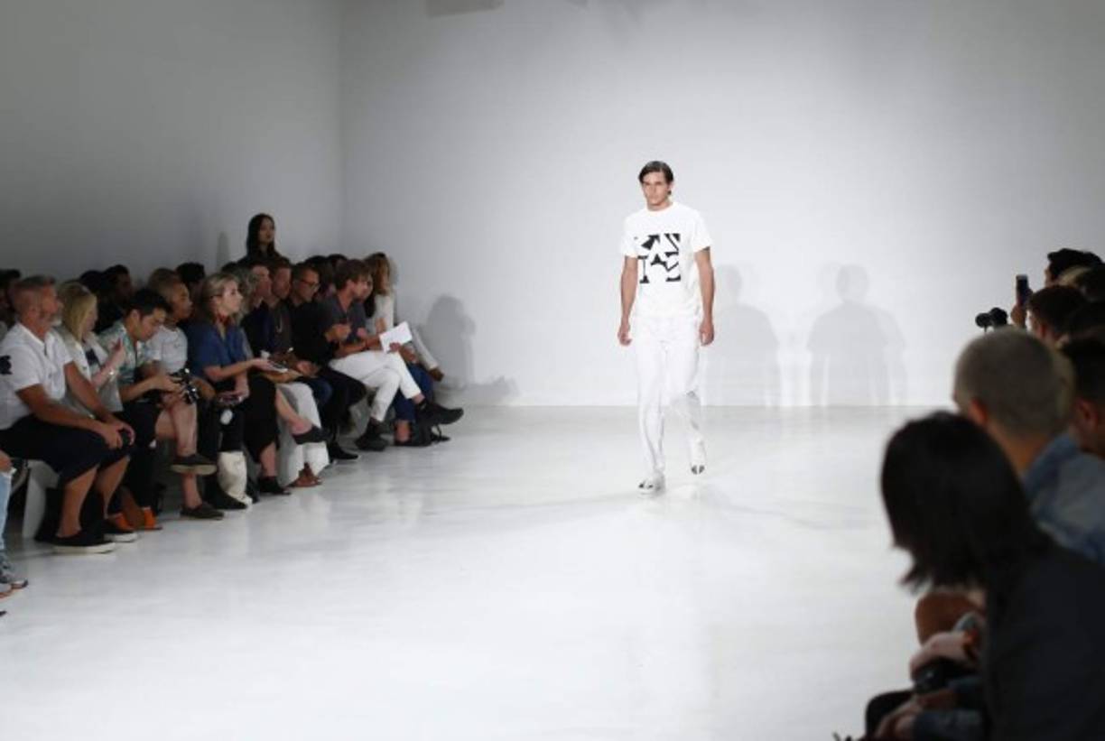 En cuanto a telas, Carlos Campos se decantó por el básico algodón orgánico importado de Japón, seda natural y una lana de suave calibre producida en Italia.