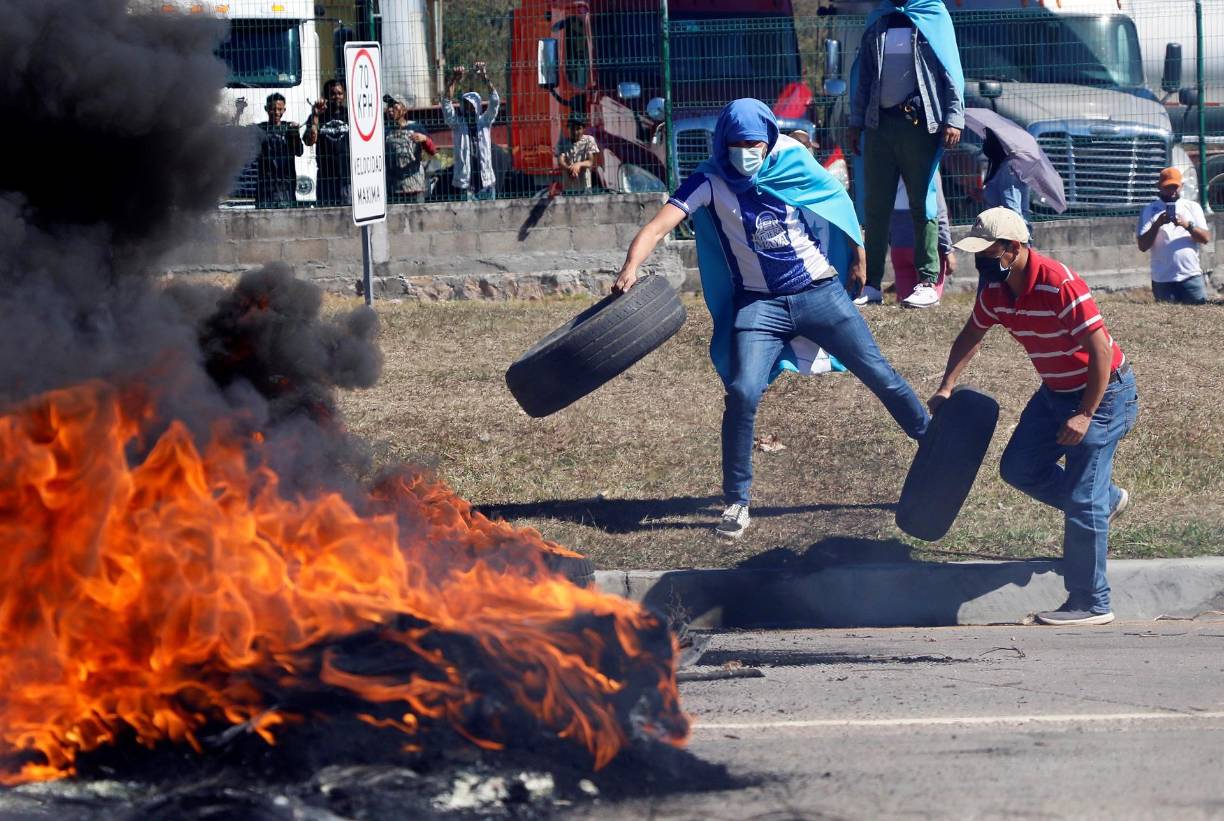 Castro ha conocido esta semana protestas de unos 6.000 maestros que dicen que llevan varios años sin que se les otorgue un acuerdo permanente de trabajo, que no les cumplieron Gobiernos pasados.