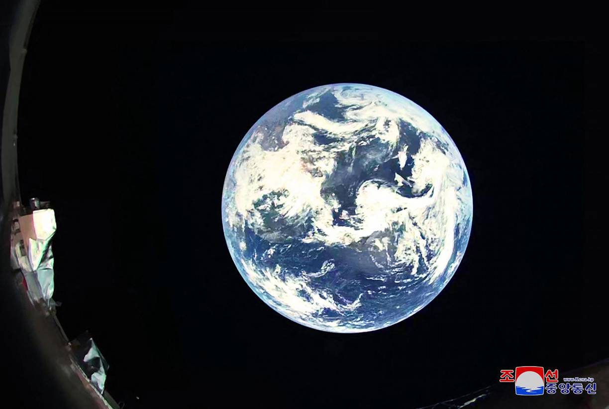 En febrero, <b>Corea</b> del <b>Norte</b> lanzó en febrero un Hwasong-15, también intercontinental, que sobrevoló una distancia similar, de 989 km. 