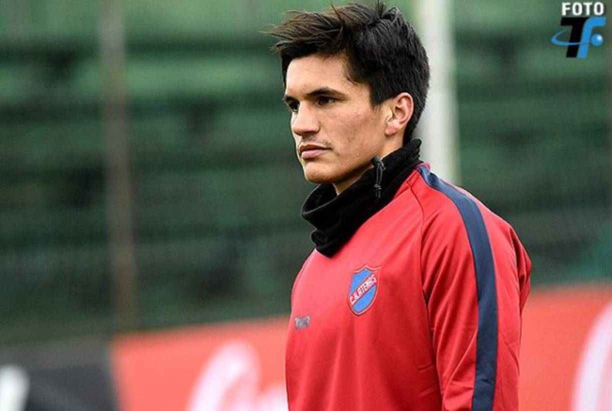 Emiliano Techera: El defensor uruguayo se convierte en nuevo refuerzo del Juticalpa FC. Llega procedente del club Atenas de San Carlos de la segunda división uruguaya que es dirigido por extécnico del Real España y Victoria, Ricardo “Tato” Ortiz.