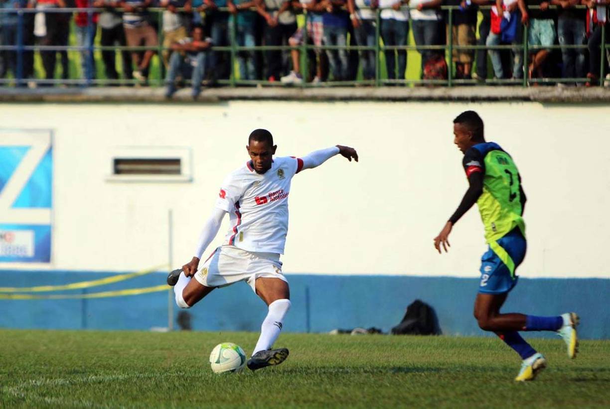 El derechazo de Jerry Bengtson con el que marcó el 0-1 del Olimpia contra el Olancho FC.