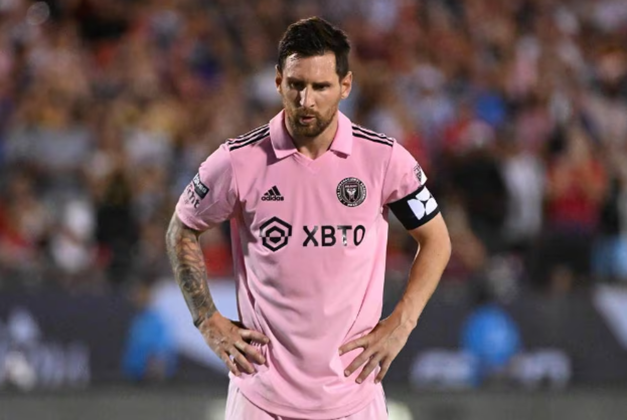 Sin embargo, todo cambió, ya que Linel Messi decidió no hacerlo por la presencia de un exfutbolista. ¿La razón?