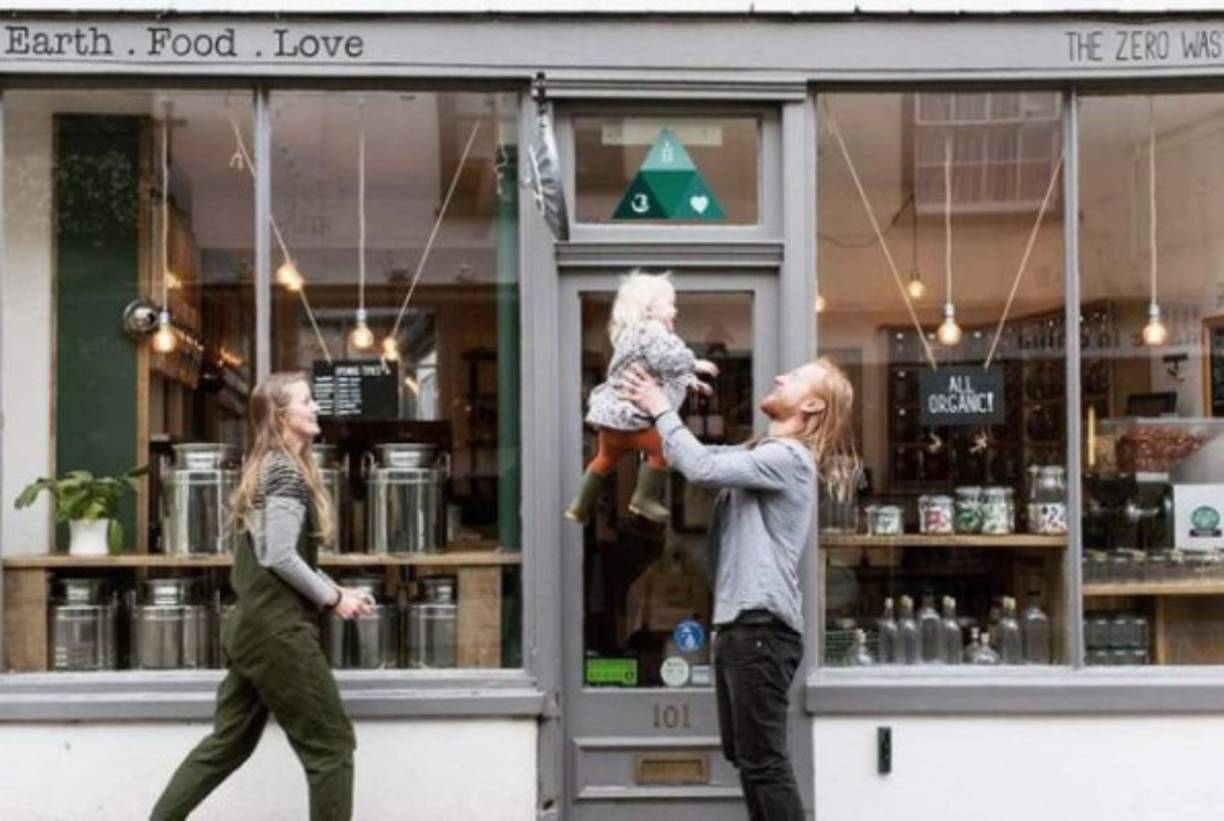 El exjugador ha señalado que pese a todo no cambiaría su situación por la de Cristian Ronaldo: 'No me cambiaría por él. Soy muy feliz y tengo el control de mi destino', indicó.