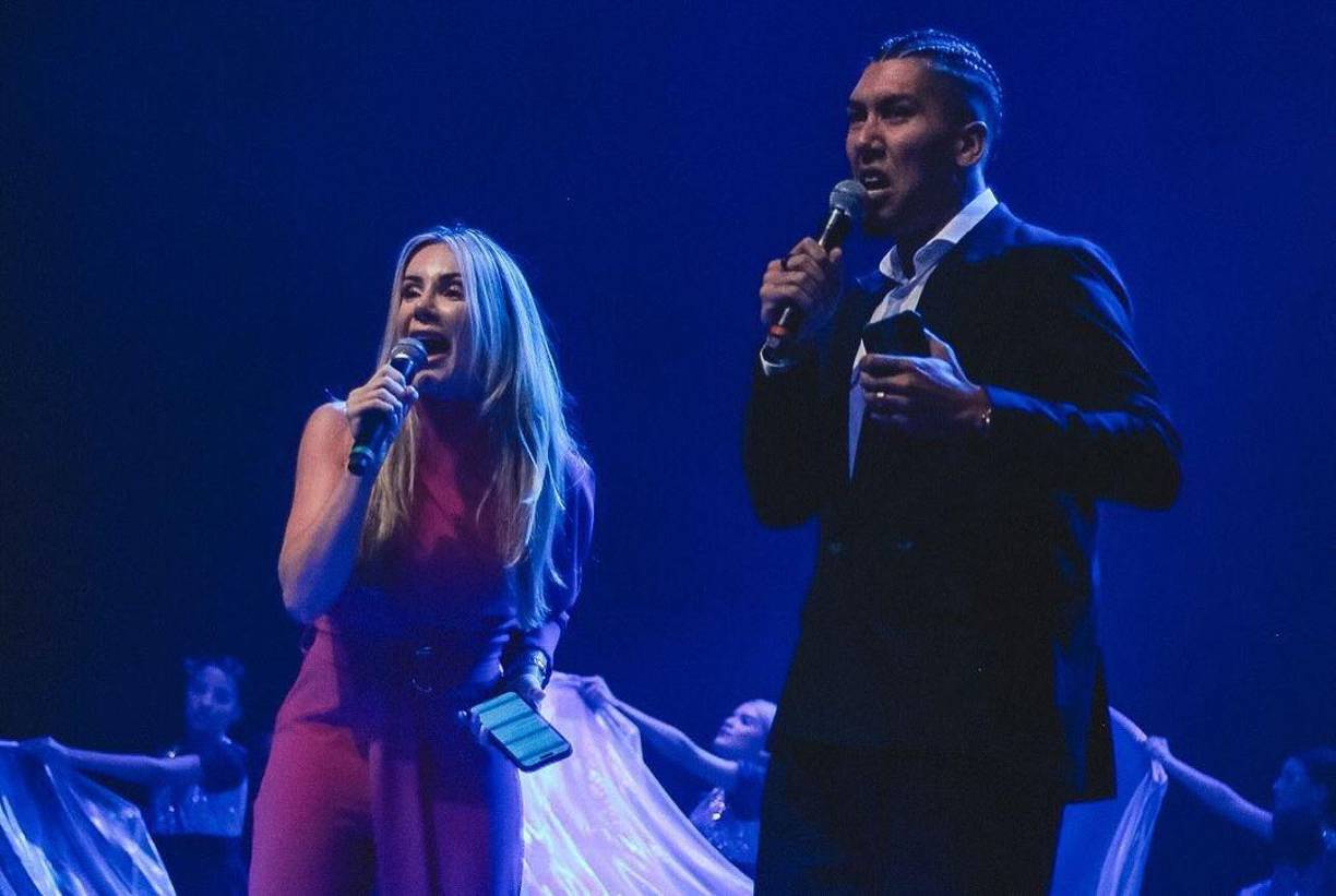 El futbolista brasileño, exdelantero del Liverpool y actualmente en el Al-Ahli saudita, se convirtió en pastor evangélico.