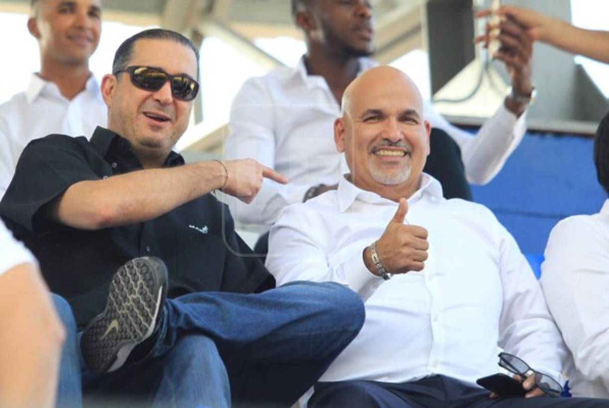 Pedro Atala y Orinson Amaya, presidente del Motagua y Marathón, llegaron al evento y posaron de esta manera.