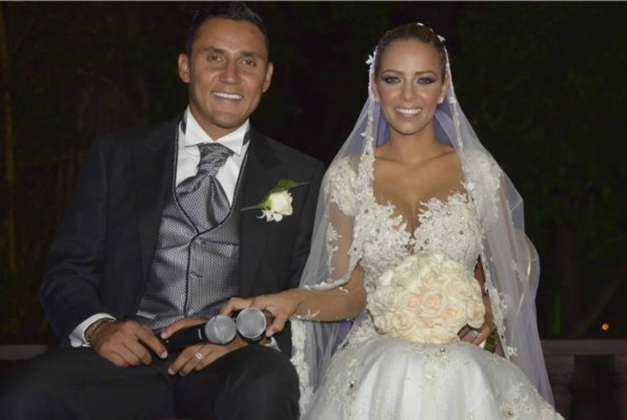 Contrajo matrimonio por la iglesia el pasado mes de junio del presente año, tras seis años de haber contraído nupcias por la vía civil.