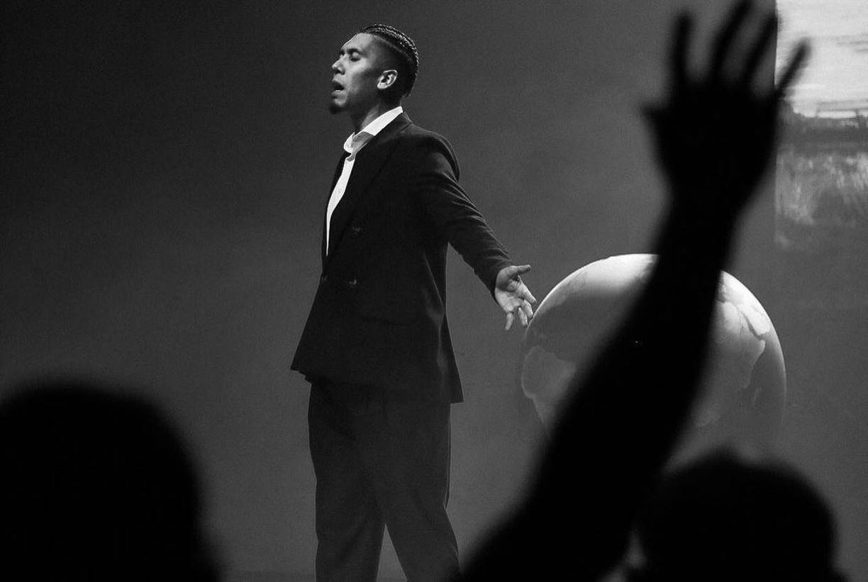 “Después de que nosotros hayamos encontrado a Cristo, queremos que la gente sepa de ese amor y ahora tenemos otra responsabilidad: ser pastores”, dijo Roberto Firmino en Instagram.