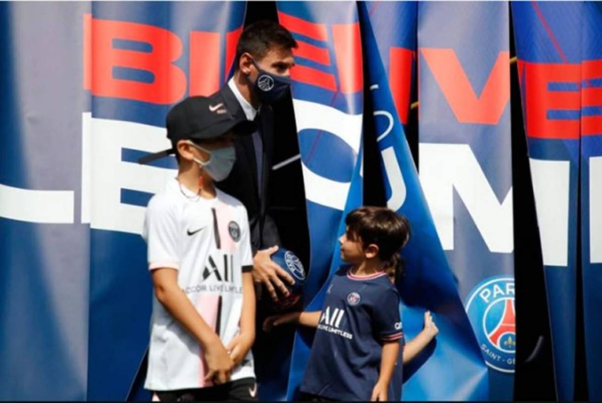 Thiago, Mateo y Ciro acompañaron en todo momento a Messi. Foto cortesía Infobae