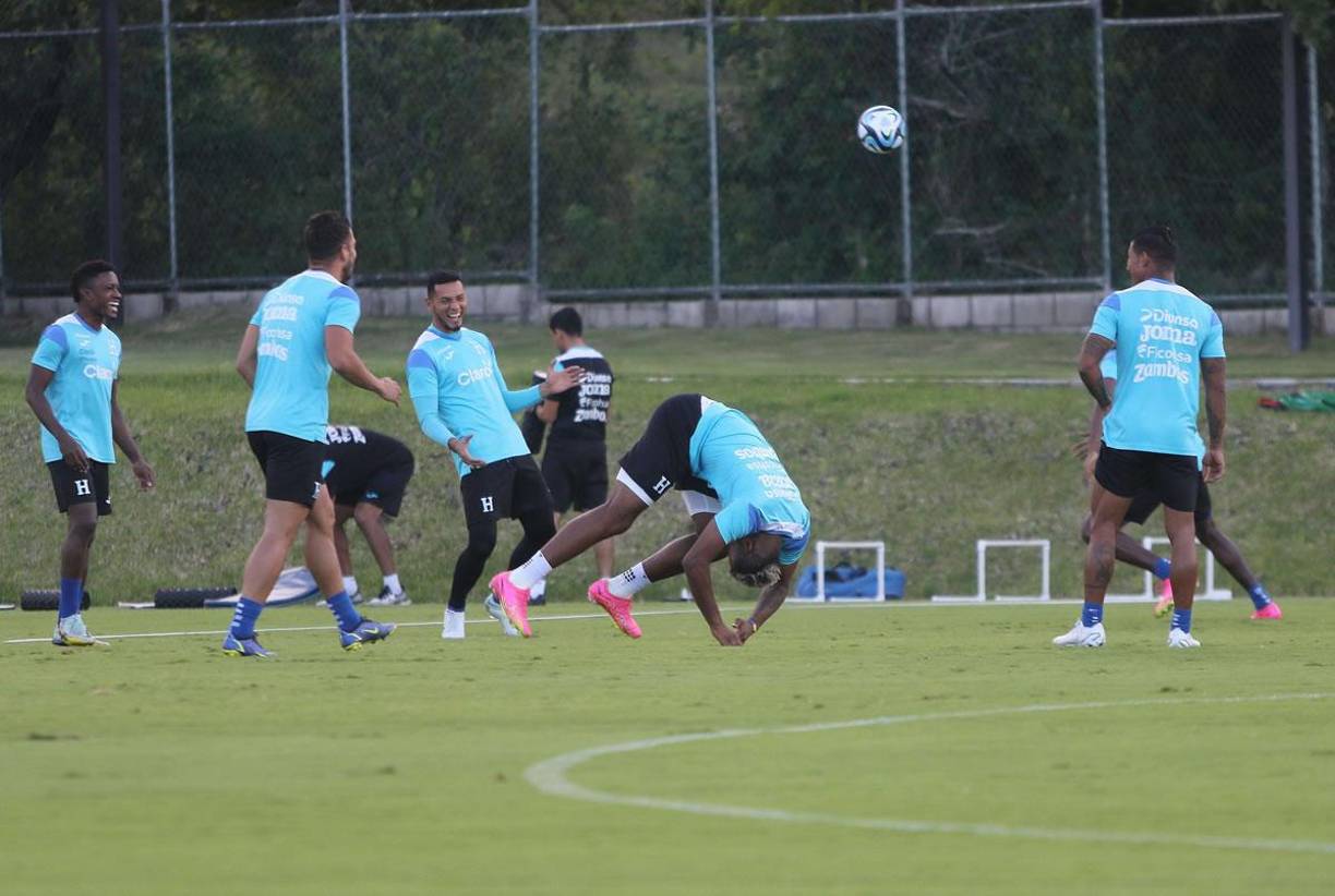 Marlon Licona, Marcelo Santos y Franklin Flores también tuvieron instantes de diversión en el CAR del Club Olimpia Deportivo.
