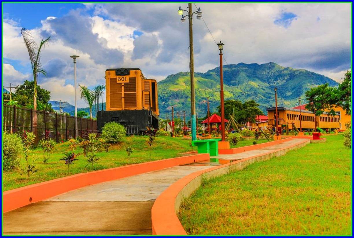 Las piezas de la <b>Tela Rail Road Company</b> fueron rescatadas por los fundadores del museo, y estas traen a la memoria la época en que se abrían paso rugiendo entre los bananales. La entrada es gratis para que las familias puedan ir a conocer un poco de la historia, así como también ha sido escenario para importantes filmaciones de documentales y videos musicales.