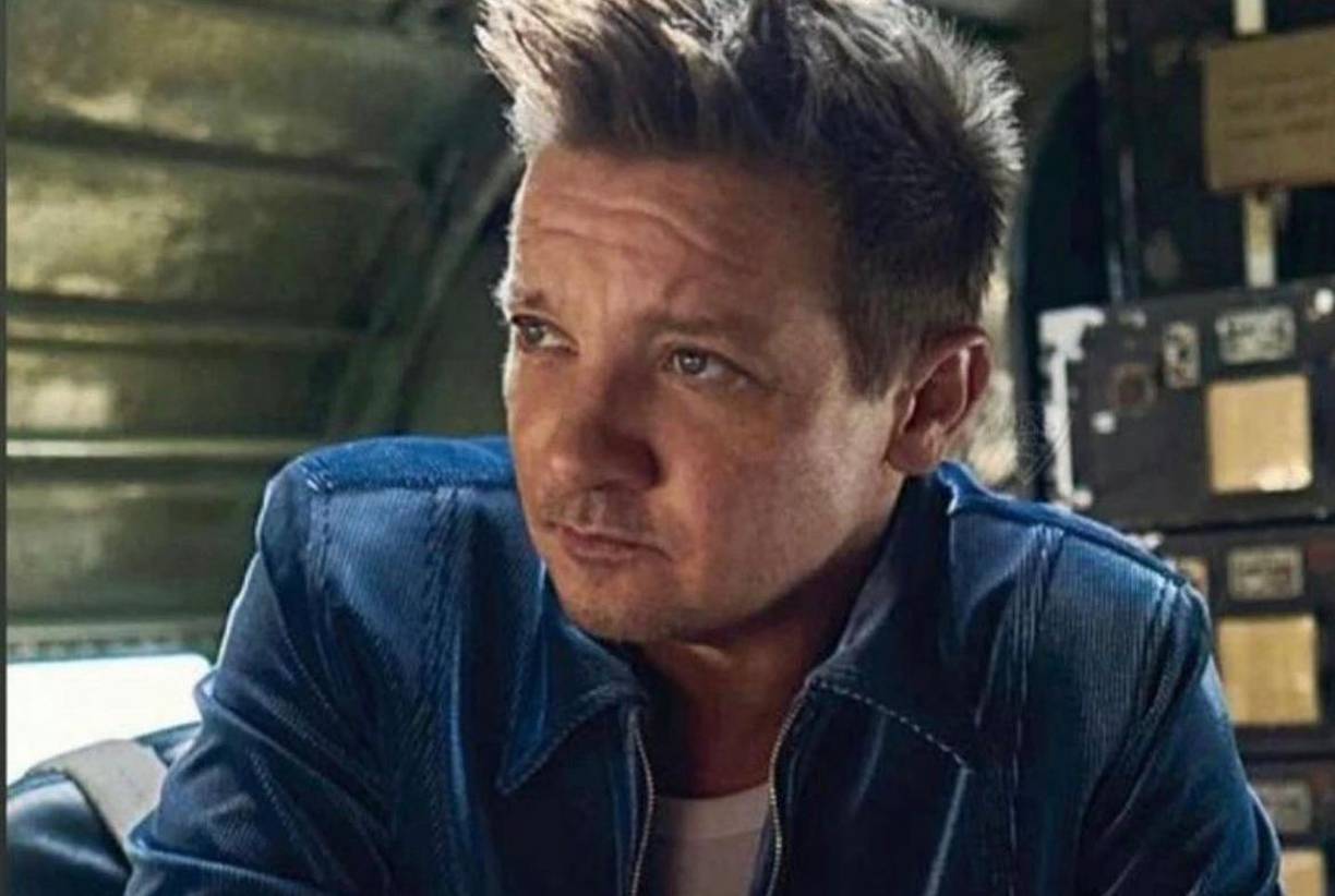 Renner, de 51 años, ha sido nominado a dos Oscar por sus papeles en “The Hurt Locker” (“Vivir al límite” o “En tierra hostil”) y “The Town” (“Ciudad de ladrones” o “Atracción peligrosa”).