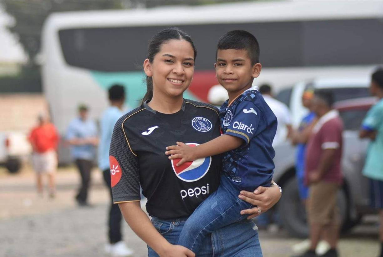 Ambiente y lindas chicas: así se vivió la jornada 17 del Clausura