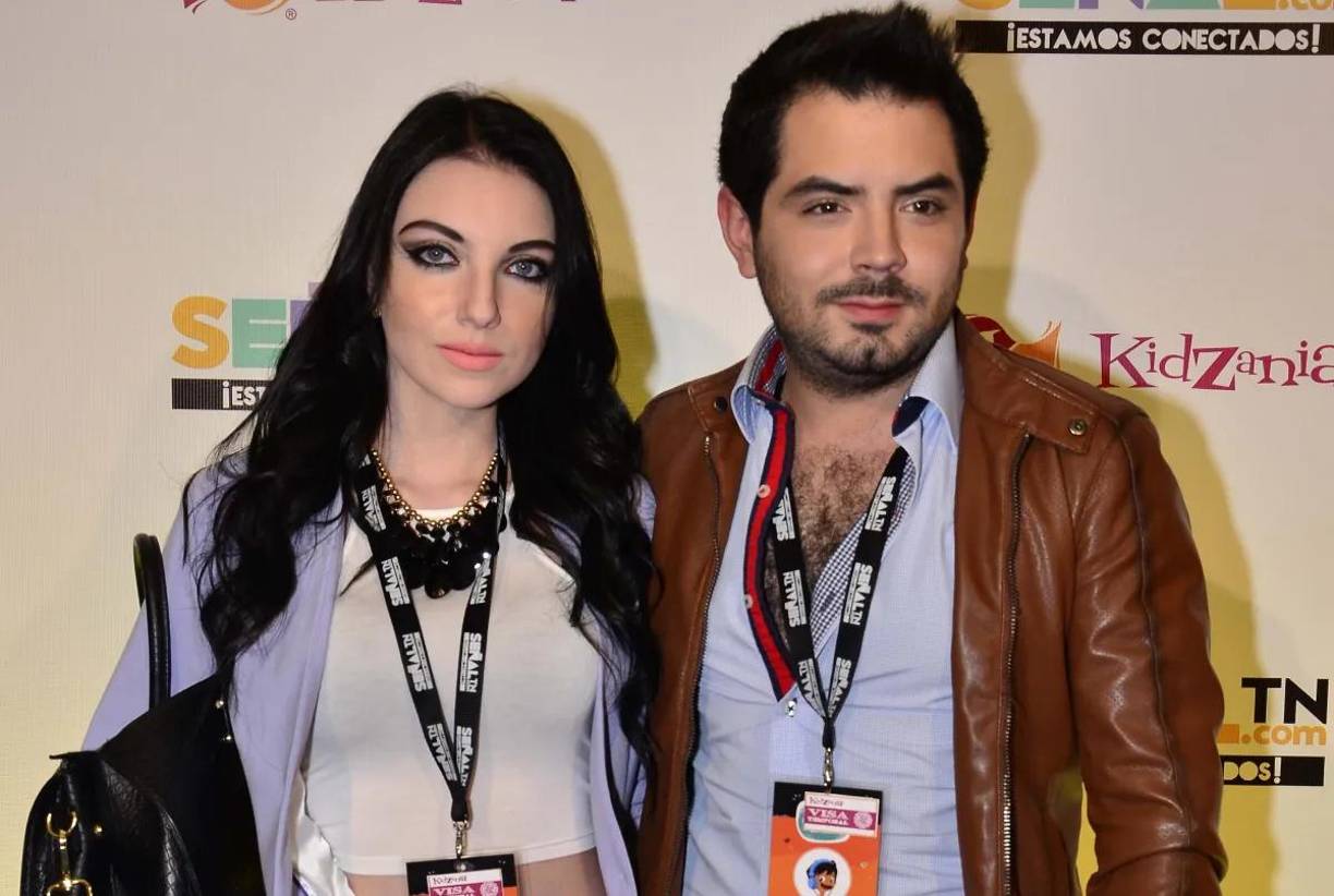 “Su fan no era, pero sí lo ubicaba, todo empezó porque me contestó una historia y ya de ahí empezamos a hablar. (Me sentí) súper nerviosa y emocionada porque jamás pensé en conocerlo y menos ser su novia”, comentó.