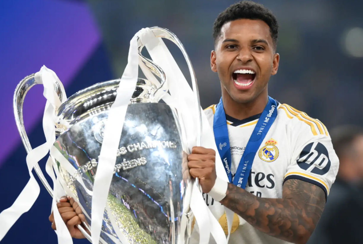 Informa el diario AS que Pep Guardiola habría contactado a Rodrygo para convencerlo de ir al Manchester City y ocupar el puesto de Julián Álvarez. Sin embargo, el entrenador fue rechazado: “Me quedo en el Real Madrid”.