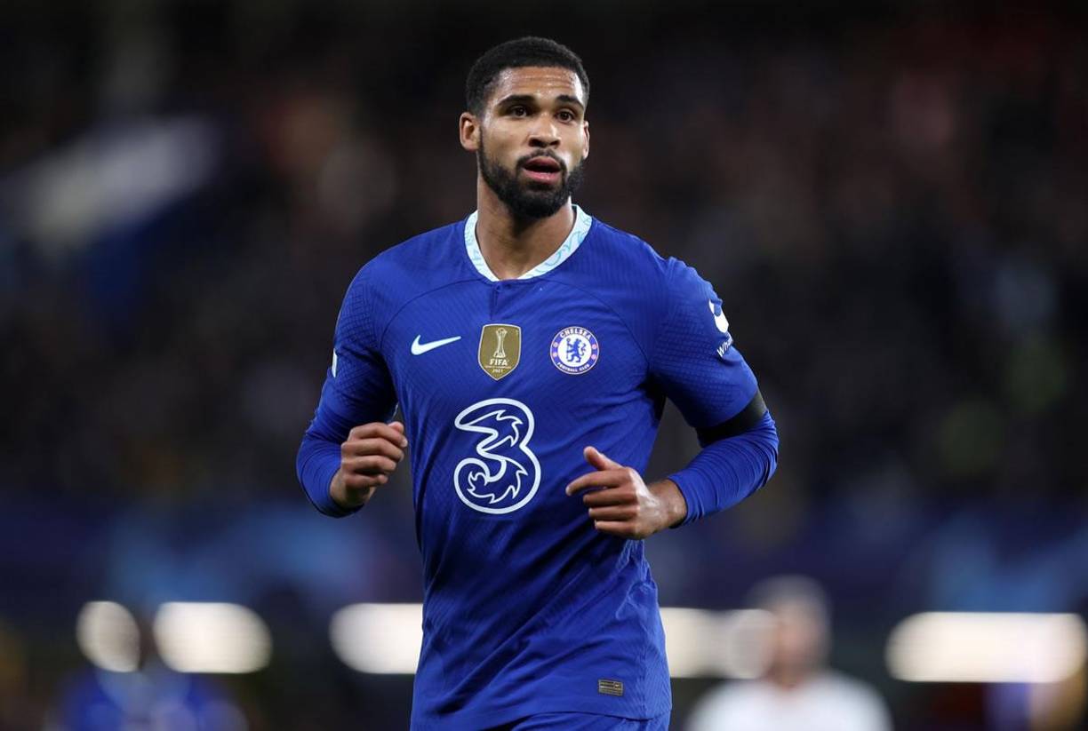 Ruben Loftus-Cheek - Según apunta Fabrizio Romano, el centrocampista británico de origen guyanés estaría en conversaciones con el AC Milán. El conjunto italiano busca volante y el inglés habría dado el visto bueno para jugar la temporada que viene en tierras lombardas. Sería un refuerzo prioritario del Rossonero para reforzar la medular.