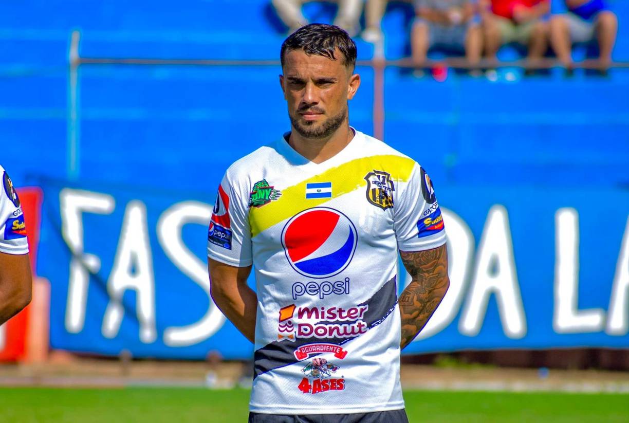 José Barreto: El centrocampista uruguayo podría volver a la Liga Nacional ya que el Real España está interesado en contratarlo. Hace un año formó parte del Honduras Progreso y en la temporada reciente estuvo en el Once Deportivo de El Salvador.