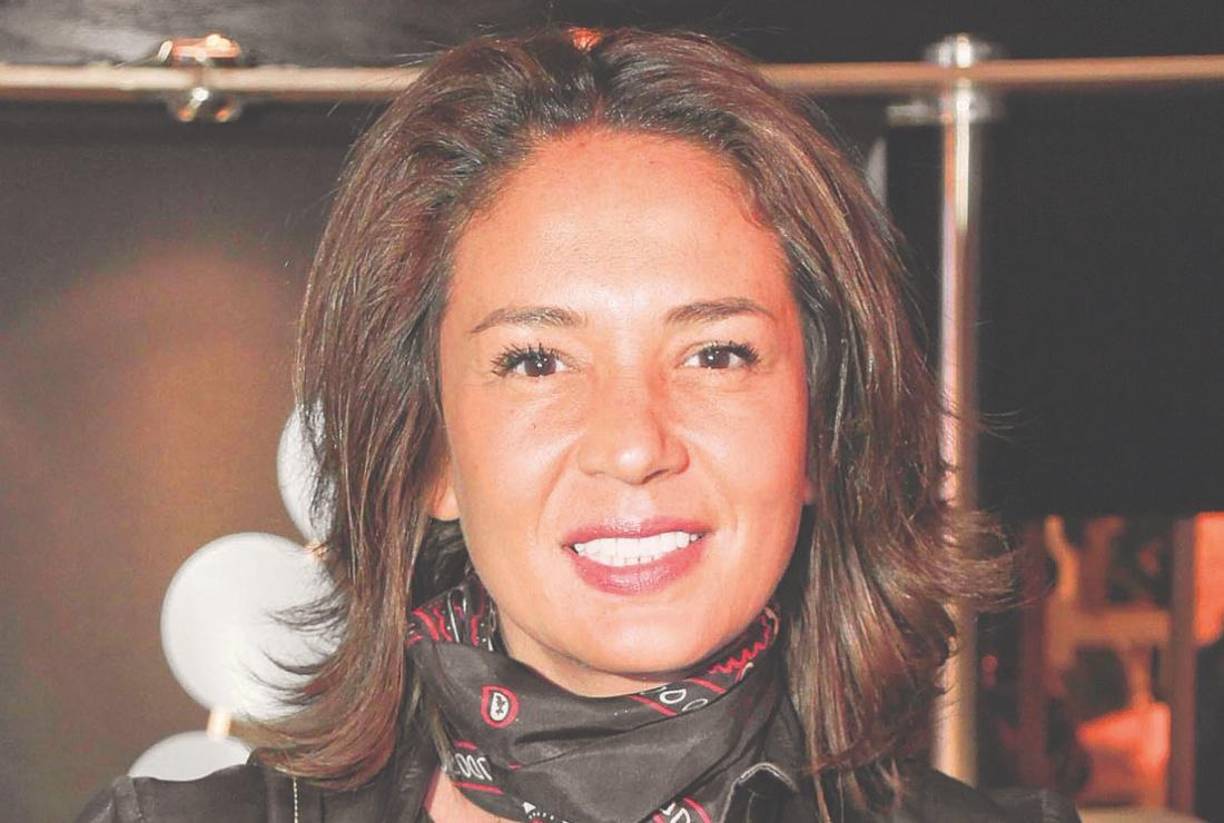 Tras un año y medio en la Ciudad de México, su padre se negó a que siguiera intentado en la actuación, pues no conseguía trabajo. Tiempo después, consiguió su primer papel en una telenovela.