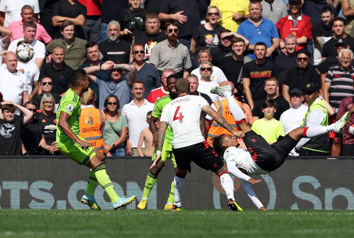 El Southampton estuvo cerca de sacarle un empate al Manchester United, que supo sufrir para llevarse el triunfo.