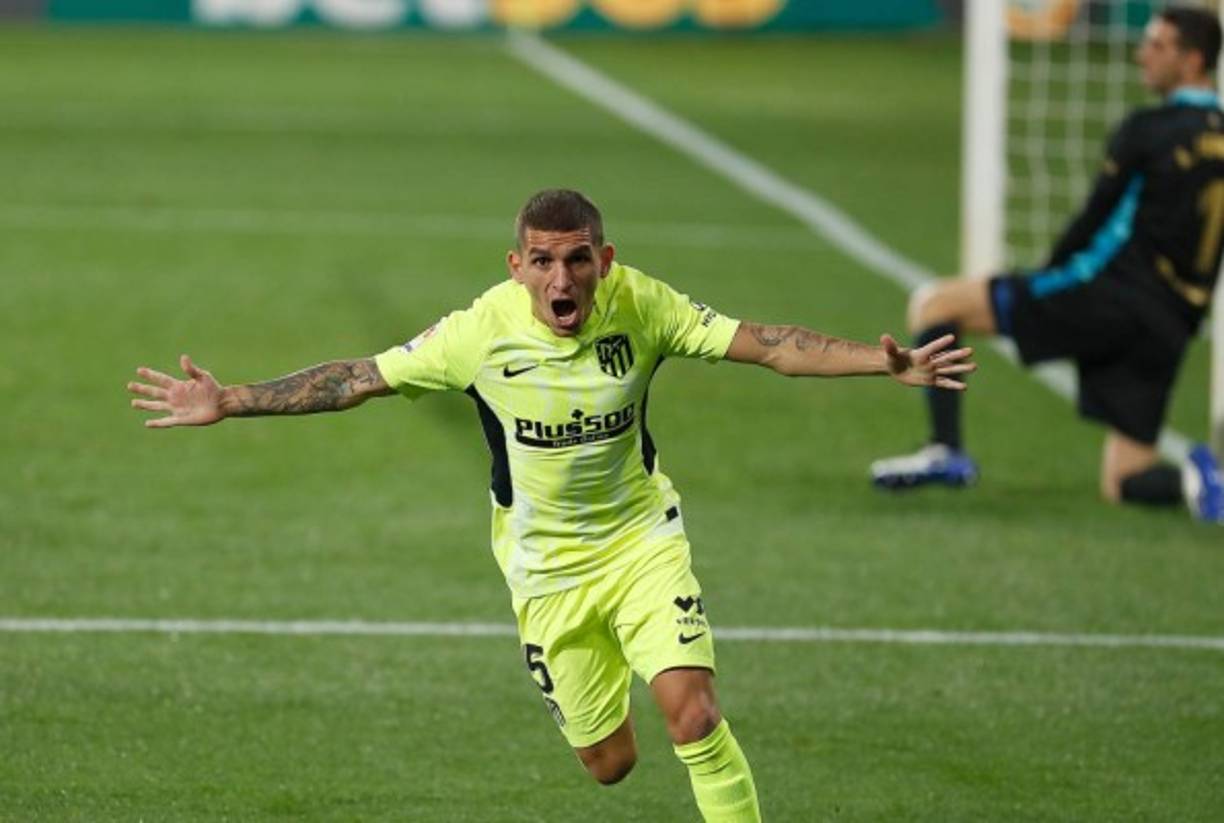 El Atlético de Madrid ha hecho oficial a través de su cuenta de Twitter lo que era un secreto a voces, la no continuidad de Lucas Torreira. El campeón de la Liga Española no abonará su opción de compra de 21 millones de euros y el mediocampista uruguayo deberá volver al Arsenal de la Premier League, con el que tiene contrato hasta 2023. Ha sonado para llegar a Boca Juniors.<br/><br/>Foto - Twitter @Atleti