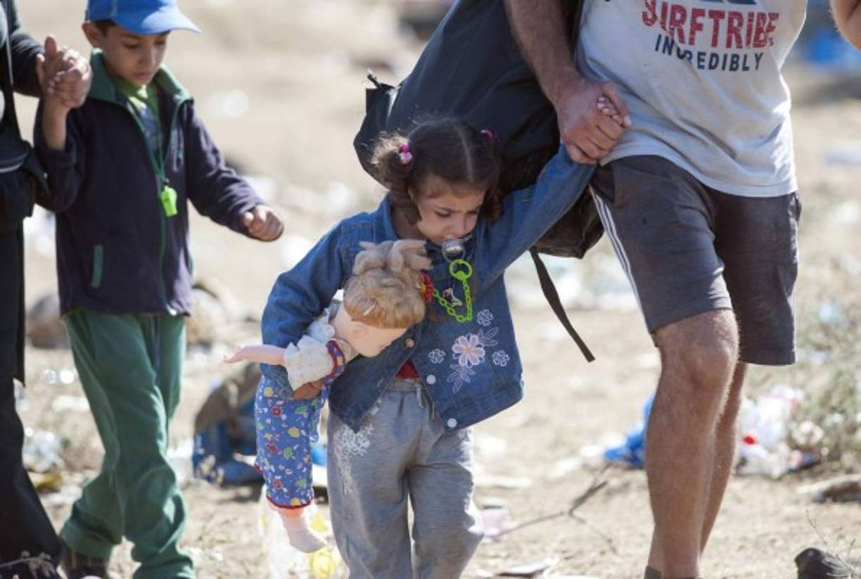 El sábado, cuatro menores desaparecieron al volcar una embarcación de plástico en las cercanías de Samos.