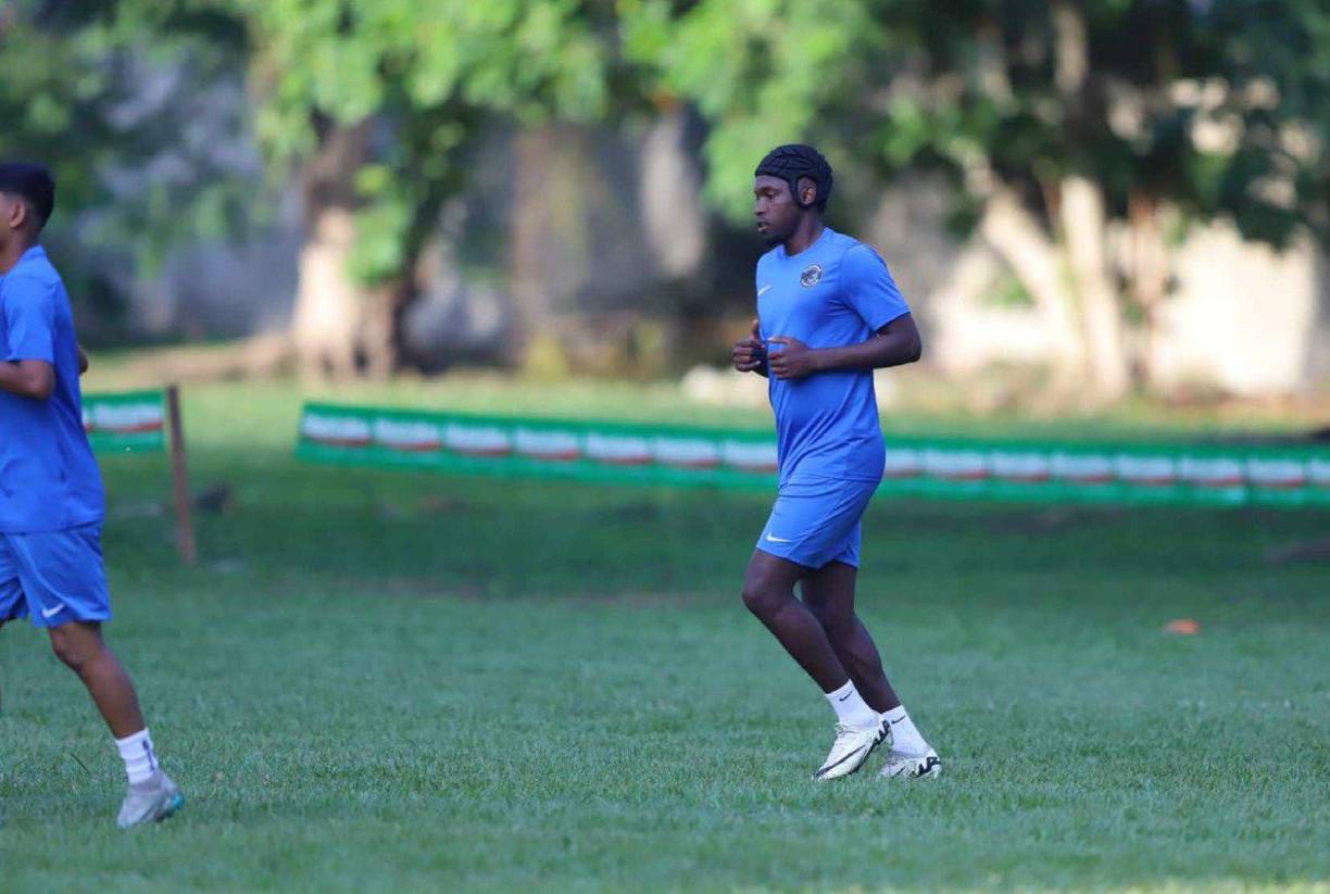 Alberth Elis no tiene el alta médica para regresar al fútbol profesional, pero el atleta entrena con suma normalidad para volver a las canchas.