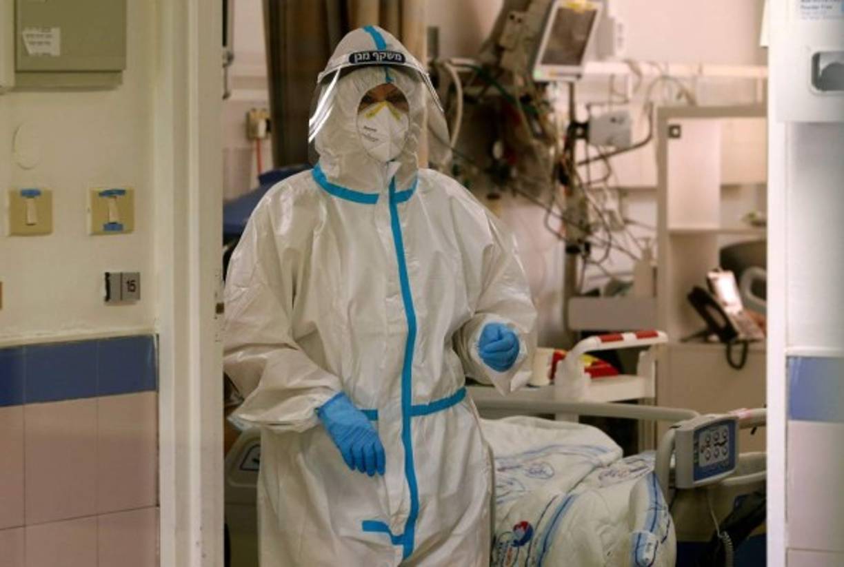 Al menos 6.000 pacientes están hospitalizados en una unidad de cuidados intensivos y 1.500 necesitan ventiladores artificiales, según el Covid Tracking Project.