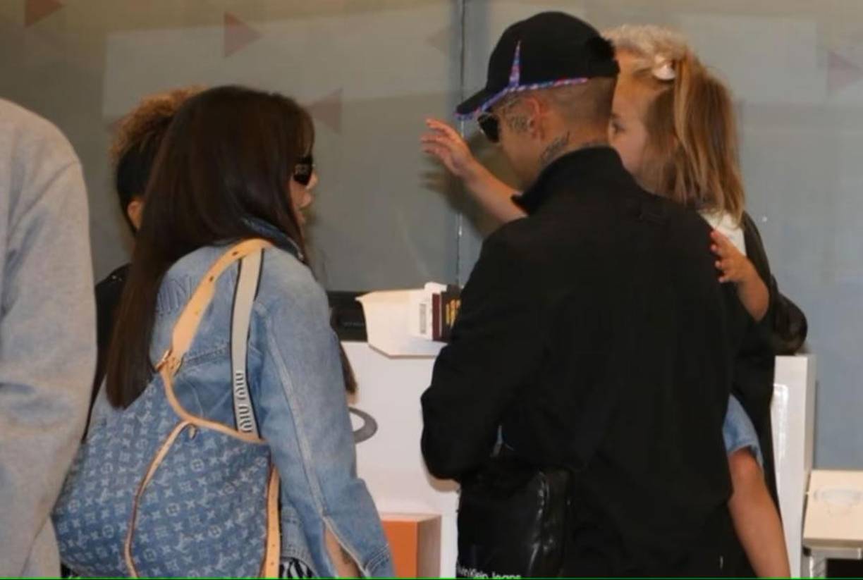 ”Wanda Nara y L-Gante se fueron de mini ‘luna de miel‘ tras oficializar su romance”, así titula la prensa rosa en Argentina. Al ser consultado respecto a su situación sentimental con Wanda Nara, L-Gante expresó: “Enamorado... no hasta las manos, hasta las bol***”.