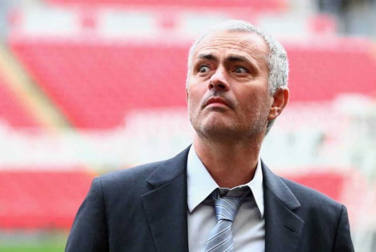 El diario Marca publica que José Mourinho no será entrenador del Real Madrid. Los dirigentes del club blanco reconocen no pensar en el portugués ni a corto ni a largo plazo. El mercado ha girado de manera inesperada con el adiós del técnico al banquillo del Manchester United, pero ese movimiento no ha supuesto cambio alguno en el rumbo y en la idea de los que mandan en el Real Madrid respecto al banquillo.