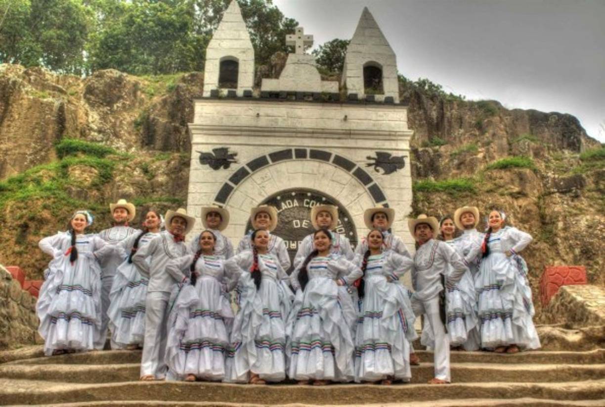 La Gruta es una ermita construida en una cueva de piedra, La Esperanza, Intibucá.