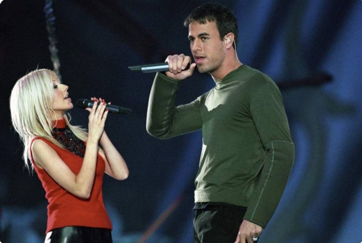 Las grandes actuaciones combinadas se convirtieron en una tónica de la Superbowl, como sucedió en el año 2000 (con Phil Collins, Christina Aguilera, Enrique Iglesias y Toni Braxton)