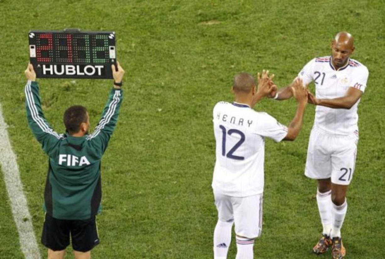 10º. Cambios sin parar el juego. En esta medida Van Basten se muestra más cauto al complicar mucho la situación del árbitro puesto que podría desconocer los jugadores presentes sobre el terreno de juego.