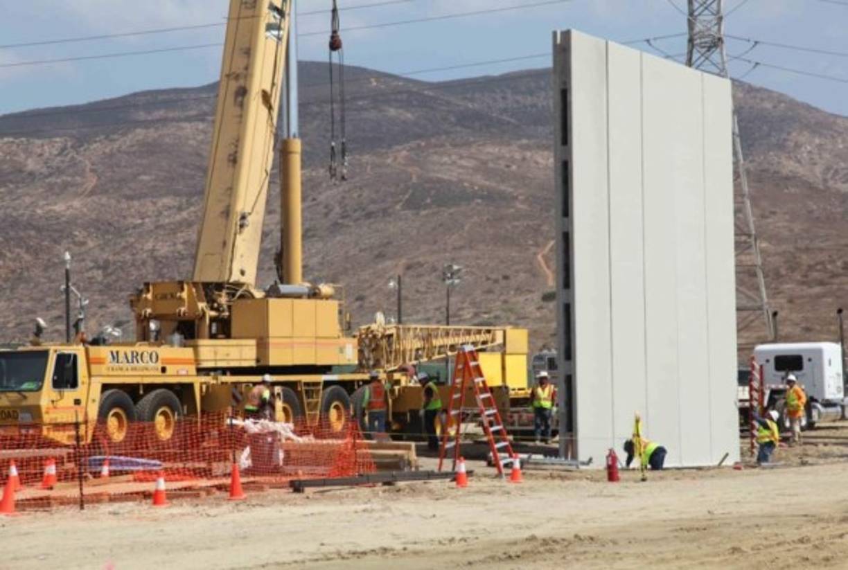 'La Patrulla Fronteriza y otro número de organizaciones van a estar probando si estas paredes funcionan, usando herramientas y otro tipo de aditamentos para ver si pueden vencer las características que tiene esta frontera', agregó Díaz.
