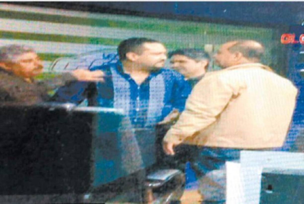 A inicios del 2015, el funcionario estuvo a punto de irse a los golpes con el periodista David Romero Ellner en la cabina de Radio Globo cuando en aras de aclarar una información en la que se involucraba su nombre acudió al medio de comunicación, pero los ánimos se caldearon al extremo de agredirse físicamente, pero fueron separados por los otros comunicadores que se encontraban en el lugar.