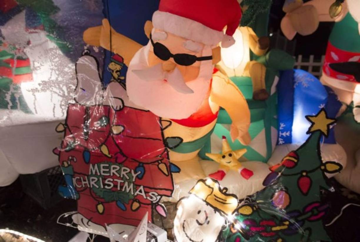 Las decoraciones de Navidad en una casa de Estados Unidos.