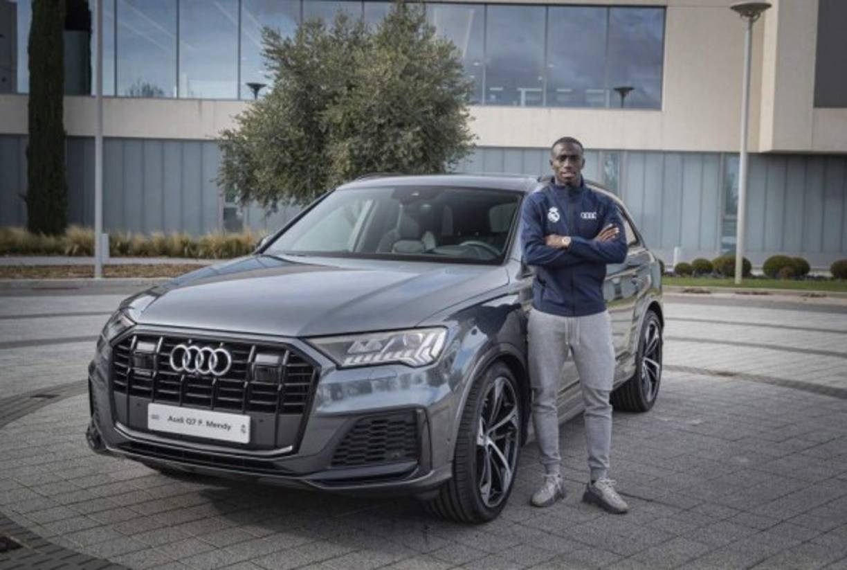Ferland Mendy - El lateral izquierdo francés ha escogido el Audi Q7 50 TDI quattro tiptronic Plata Florete con un precio de 72.850 euros.