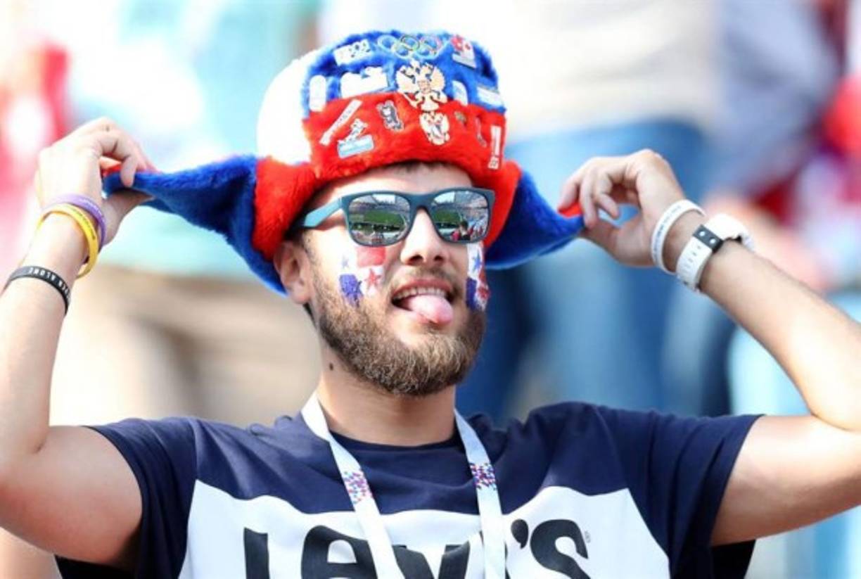 Aficionado panameña en el estadio Fisht de Sochi. Foto EFE
