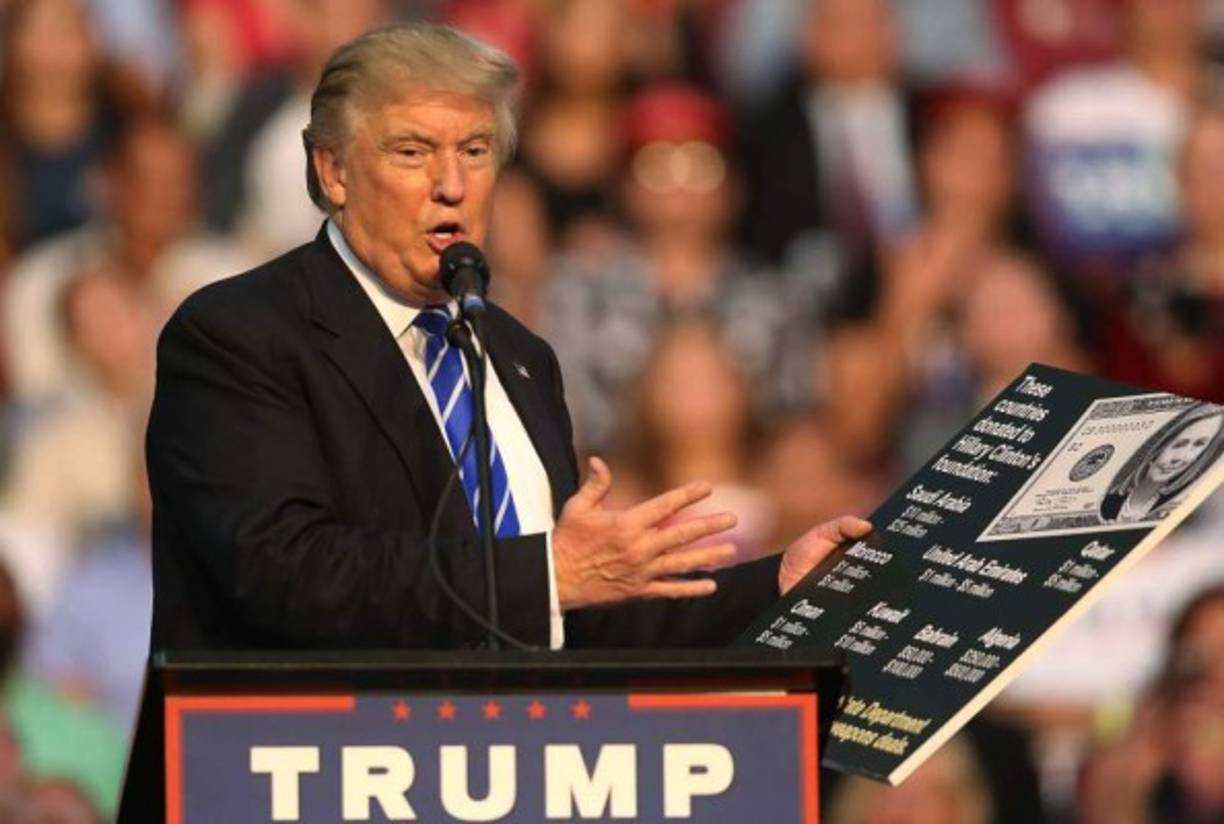 El candidato presidencial del partido Republicano Donald Trump acusó el miércoles al presidente estadounidense Barack Obama de ser fundador del grupo del Estado Islámico (EI). En una reunión con simpatizantes en Lauderdale, Florida, el empresario inmobiliario dijo que el grupo yihadista 'honra al presidente Obama'. 'Él es el fundador de ISIS', dijo Trump utilizando el acrónimo del EI.