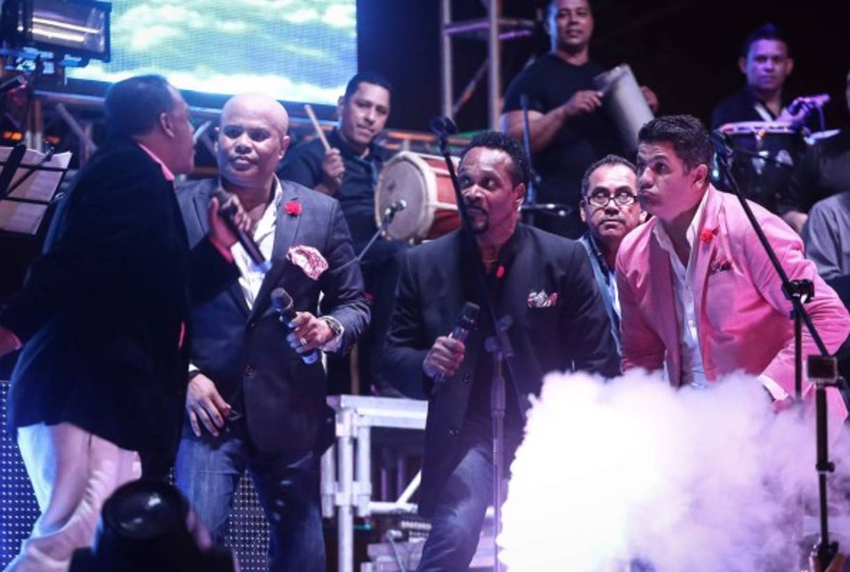 El gran Wilfrido Vargas puso a vibrar a los asistentes al concierto anoche en expocentro.