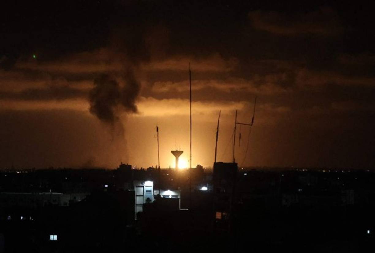 En el enclave palestino, gobernado por el movimiento islamista Hamás, los bombardeos israelíes se focalizaron sobre los sectores de Jan Yunes y Rafah, en el sur