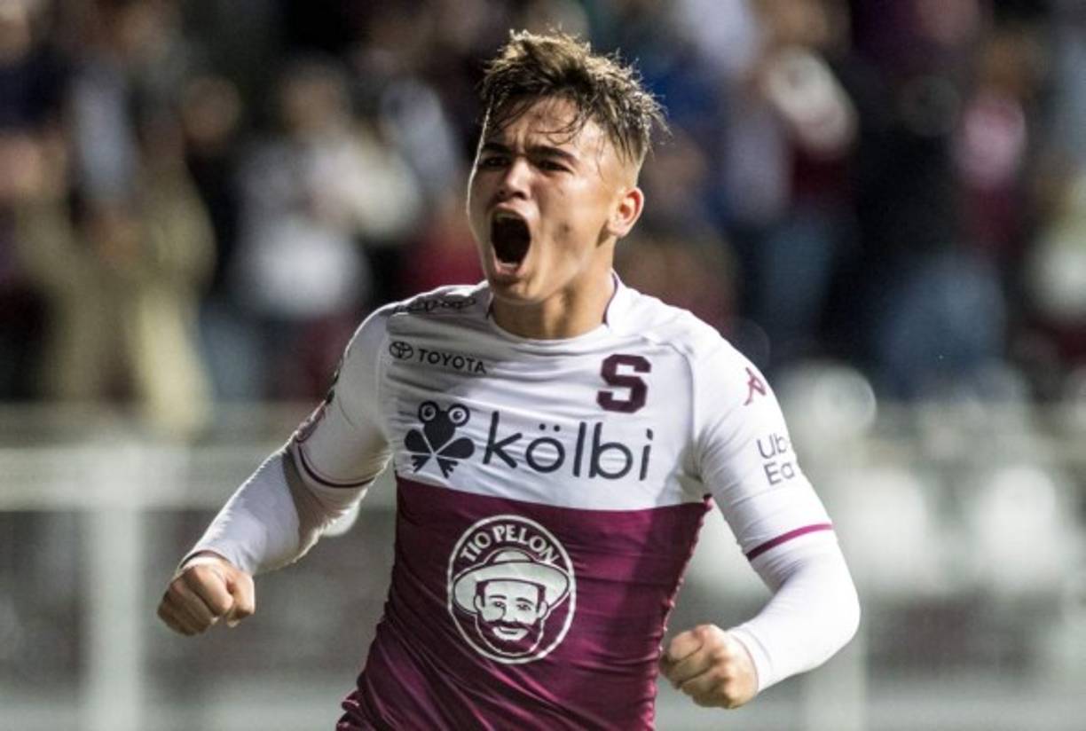 Manfed Ugalde celebrando la victoria del Saprissa contra el Motagua.